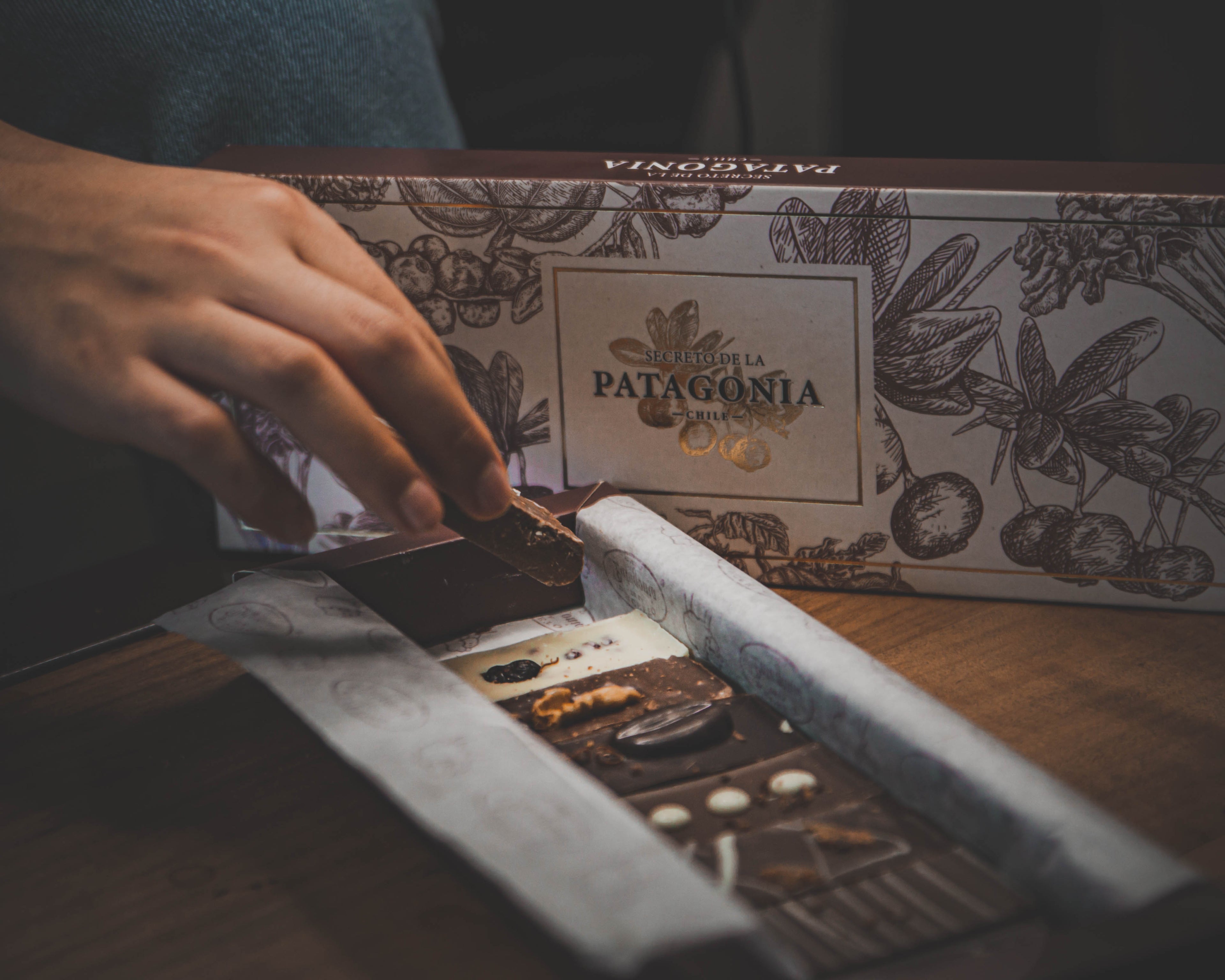 Caja Clásica Gourmet con Azúcar  8 Barras + 1 Figura Patagónica